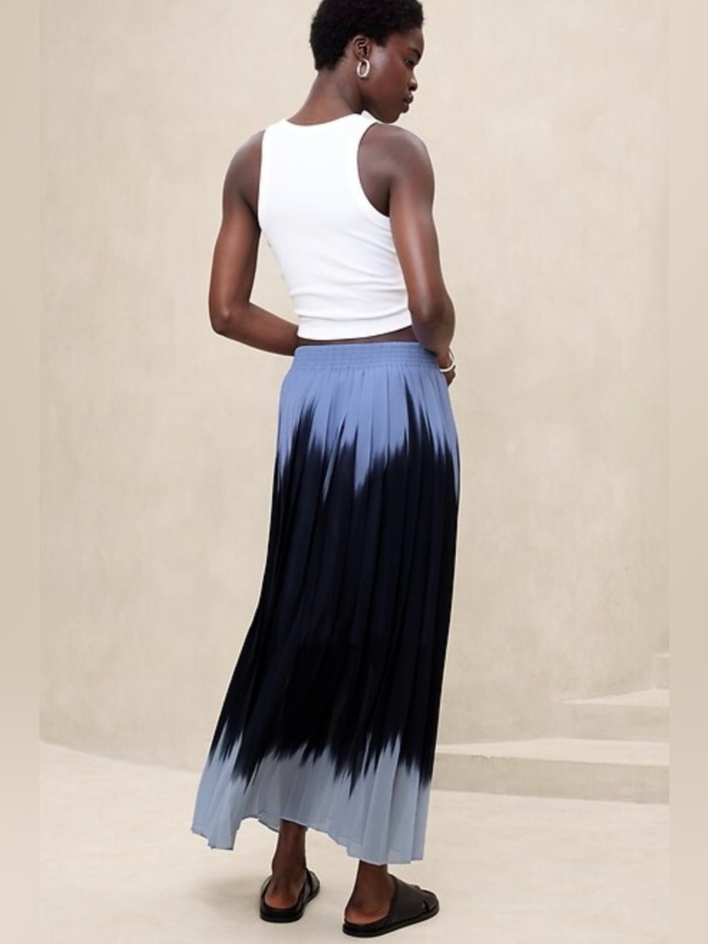 Banana Republic Pleated Maxi - Picture 2 of 4